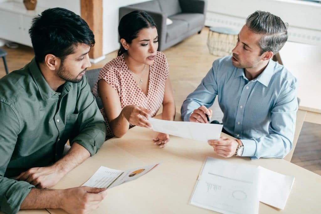 Discussing taxes with an accountant - When you need an accountant