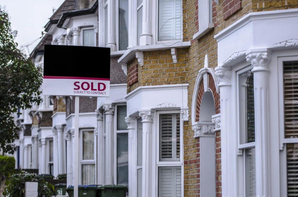 UK property sold and Reporting Property Disposals for Capital Gains Tax | A simple guide to Capital Gains Tax