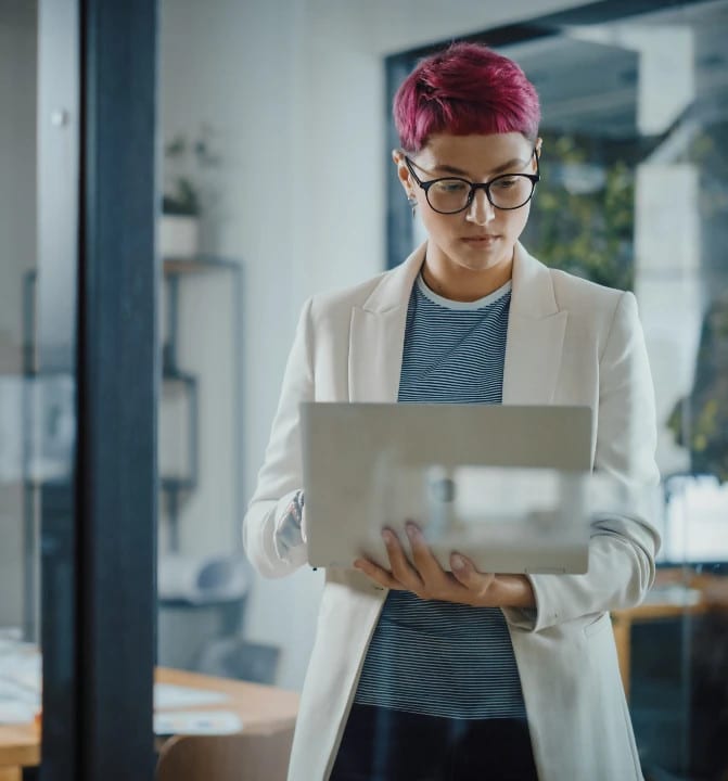 Accountant using IRIS Elements Proposal Manager