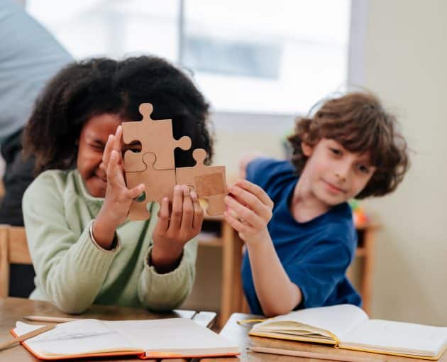 Students with jigsaw puzzle